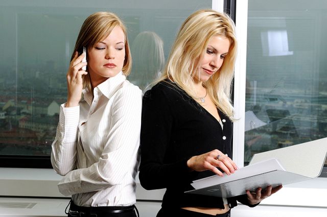 Как понять, что вам завидуют: 8 признаков