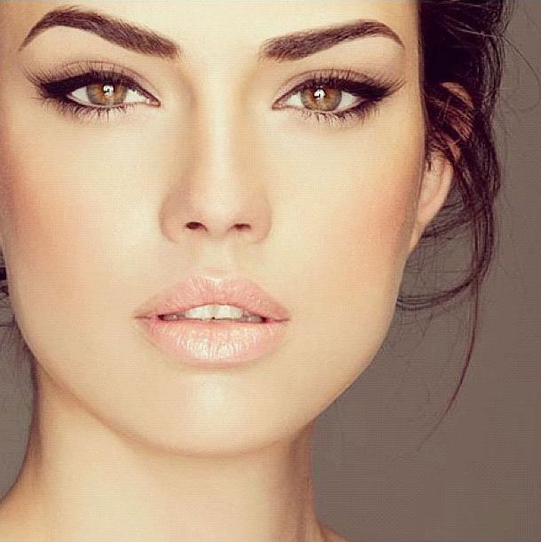 Что мужчина замечает в  женщине в первую очередь