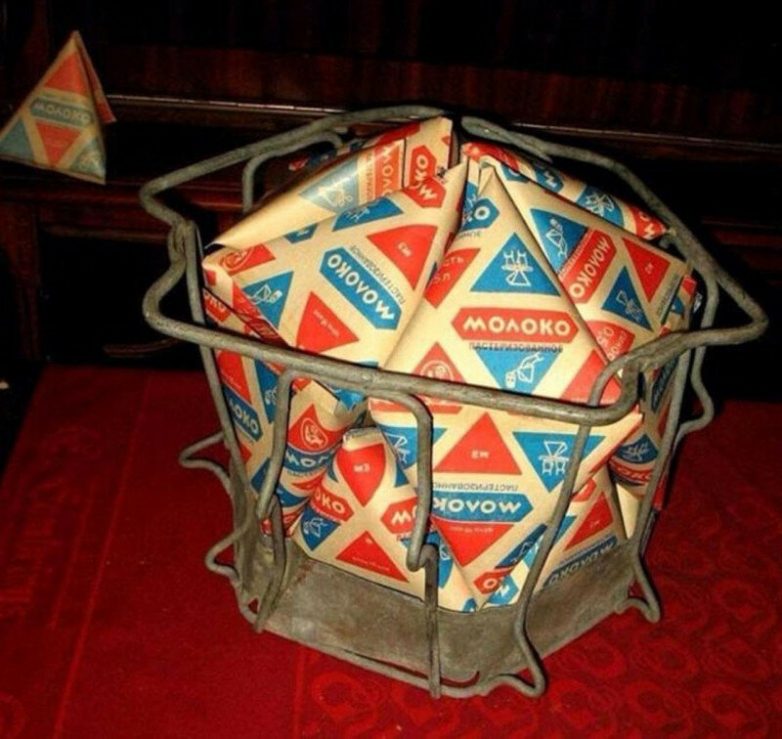 Почему в Советском Союзе продавали молоко в треугольных пакетиках