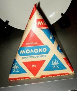 Почему в Советском Союзе продавали молоко в треугольных пакетиках