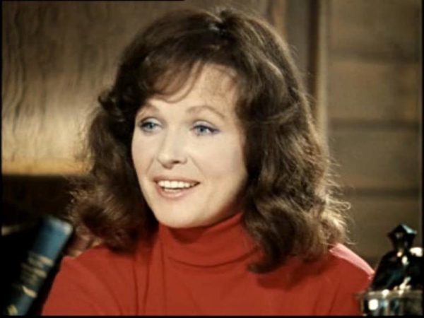 Почитатели Фатеевой негодуют: она попросила еду, а не цветы