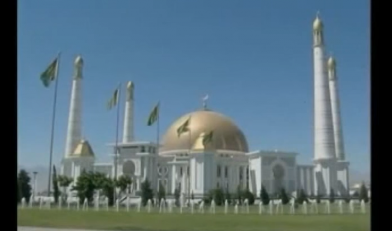 Туркмения: страна без коммунальных платежей и платы за бензин