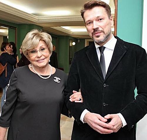 Звездная любовь, которая не замечает разницы в возрасте и еще утверждает, что этому чувству подвержены все возрасты.