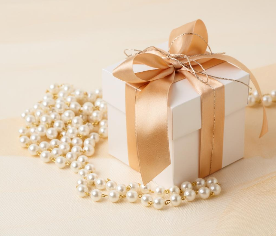 Почему одним подаркам следует радоваться, а других опасаться