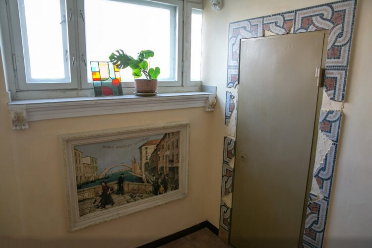 Жильцы обычной ростовской многоэтажки сделали из своего подъезда настоящий шедевр