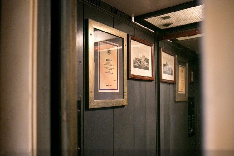 Жильцы обычной ростовской многоэтажки сделали из своего подъезда настоящий шедевр