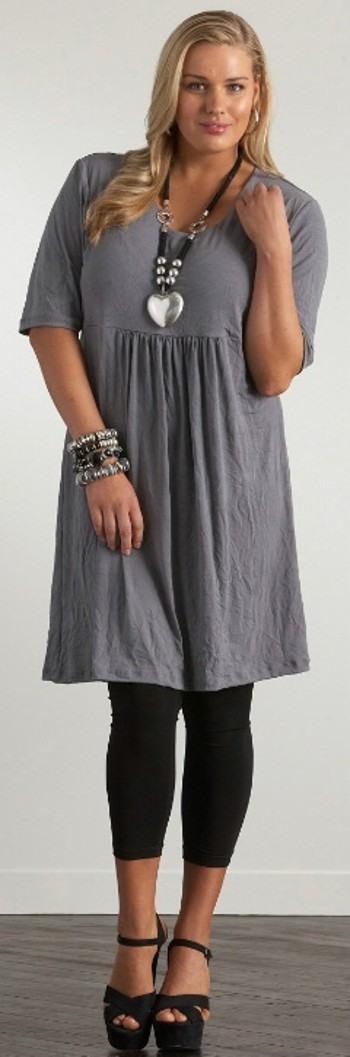 Как одеваться женщинам с пышными формами