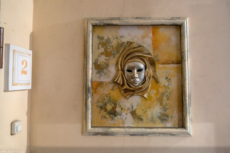 Жильцы обычной ростовской многоэтажки сделали из своего подъезда настоящий шедевр