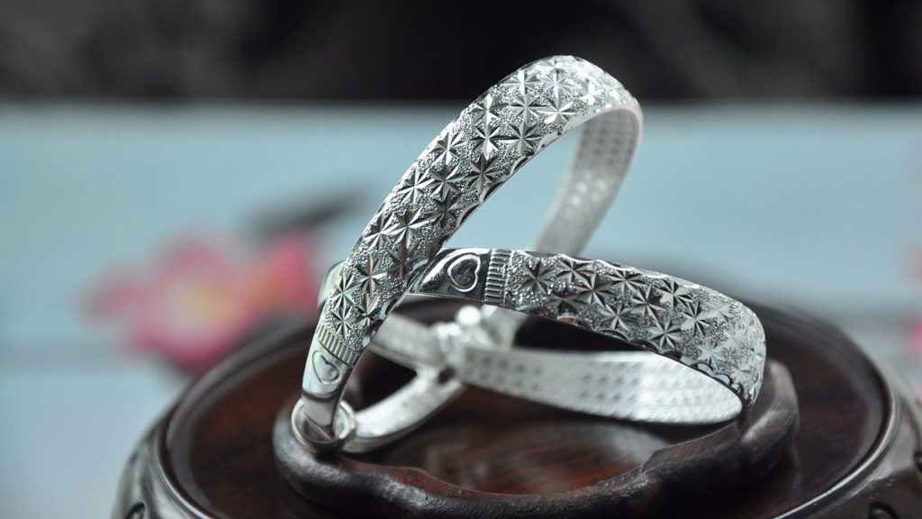 Влияние серебра на нашу судьбу: мнение Тамары Глобы