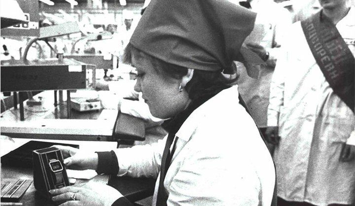 Первые электронные наручные часы в СССР