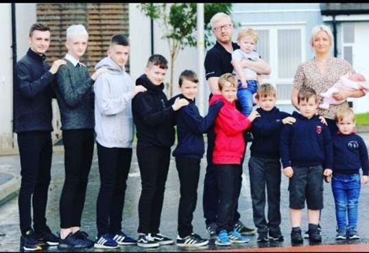 В семье, где 10 сыновей, наконец родилась девочка