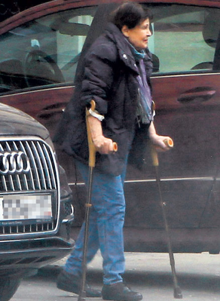 Почитатели Фатеевой негодуют: она попросила еду, а не цветы