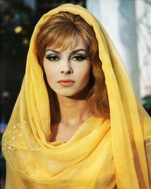 Время не щадит никого: как изменилась красавица Анжелика в свои 80