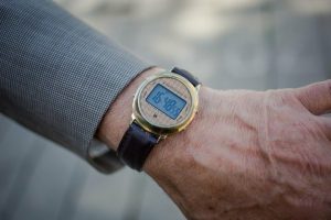 Первые электронные наручные часы в СССР
