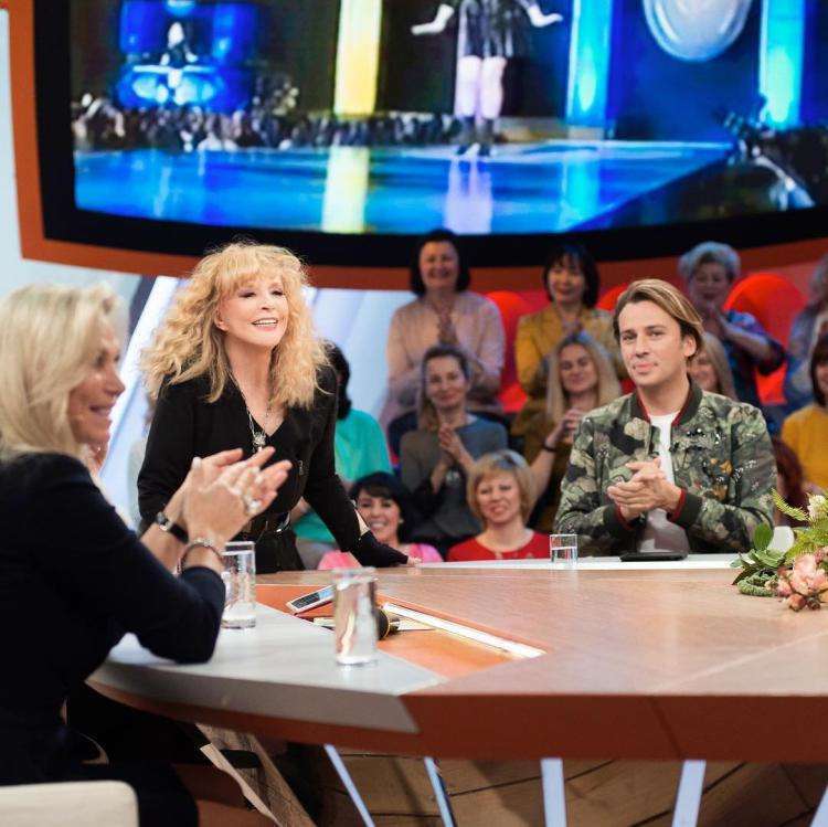 Помолодевшая, стройная, веселая Пугачева рассказала о переменах в образе