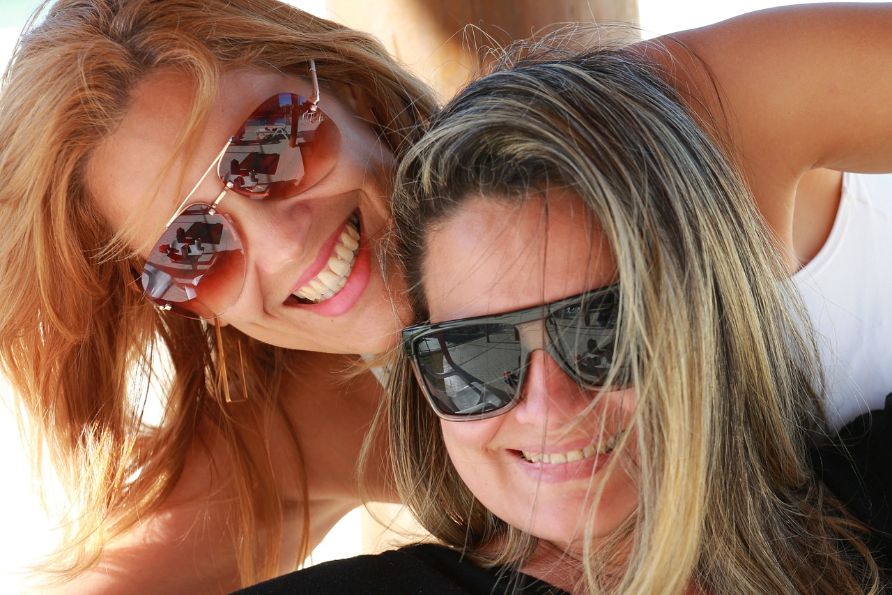 Тетка ждала только одного - когда сестрам исполнится 18 лет..