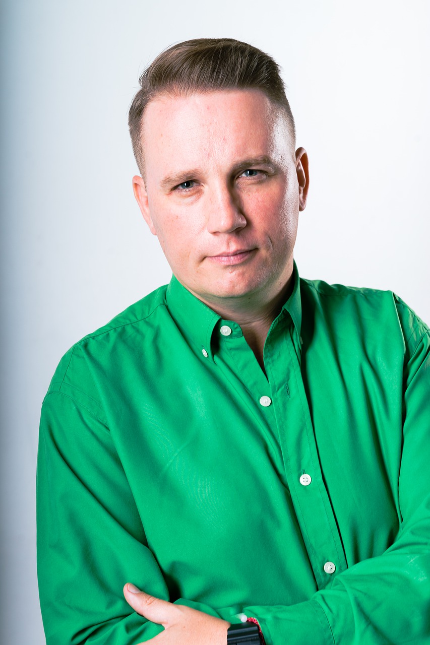 Дочь вышла замуж за наглого, ленивого и обидчивого парня. Думаем, как бы их развести