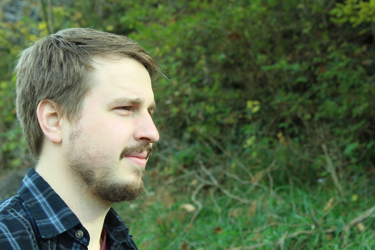 Дочь вышла замуж за наглого, ленивого и обидчивого парня. Думаем, как бы их развести