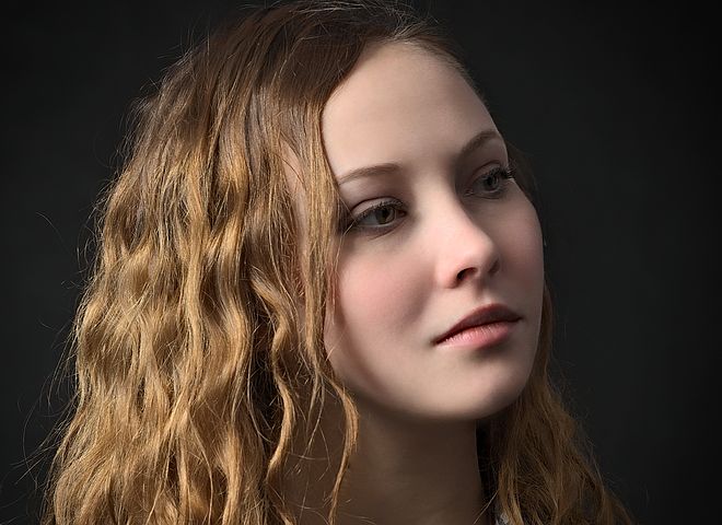 Юля должна платить алименты. Но не ребенку, а матери