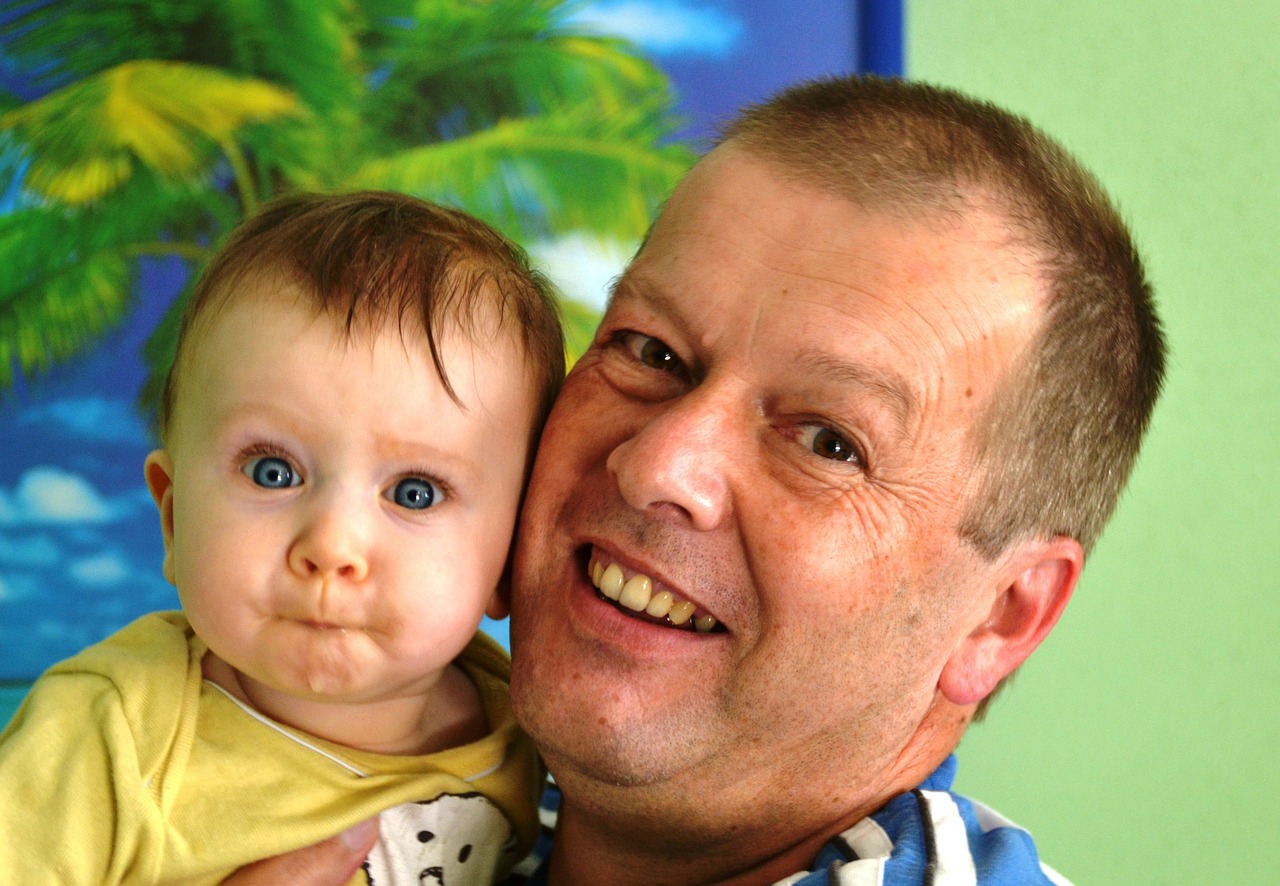 "Иногда и дедушки могут поучаствовать в поднятии демографической ситуации "