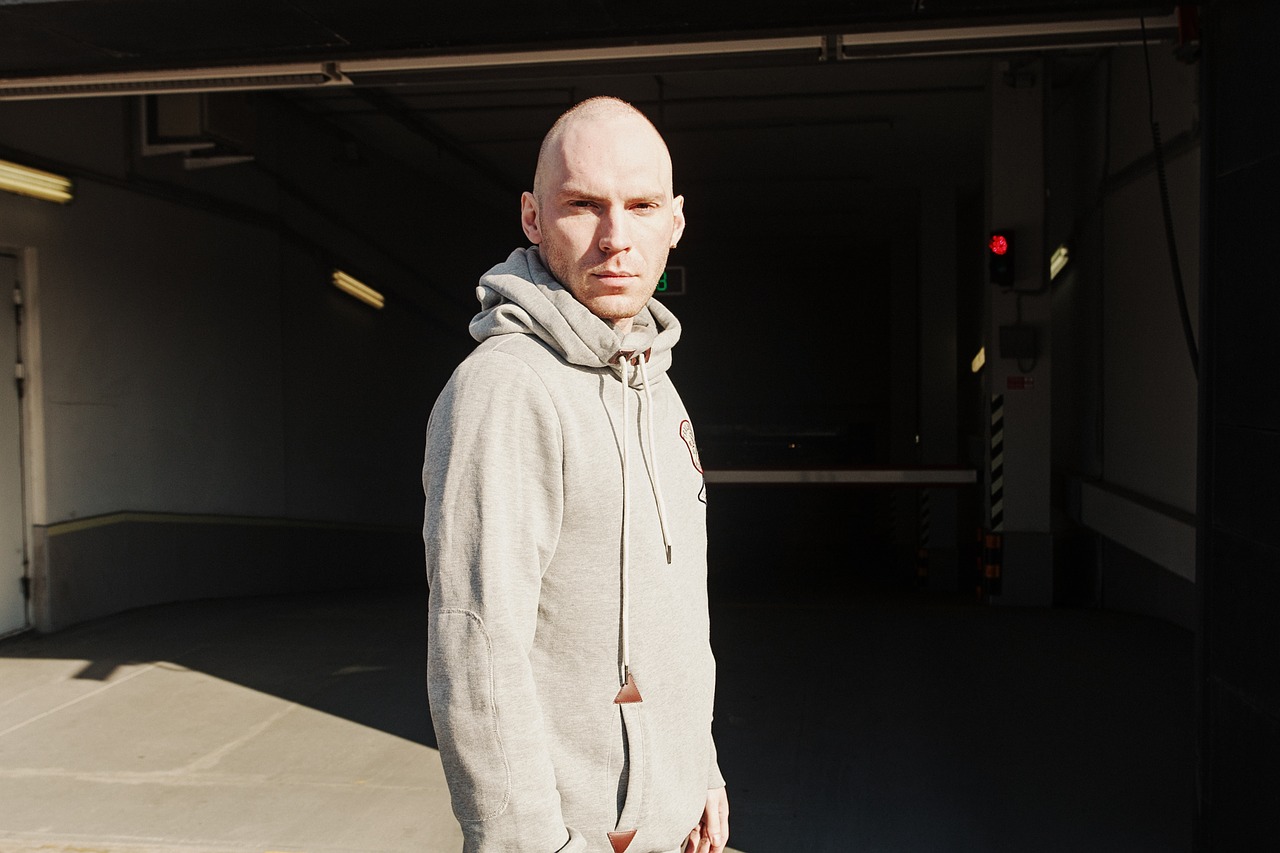 "Алиса взяла на работу сына бывшего мужа. Спустя 2 месяца со счетов фирмы пропали все деньги "