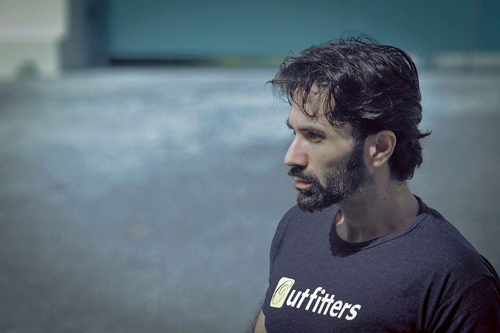 Дочь вышла замуж за наглого, ленивого и обидчивого парня. Думаем, как бы их развести