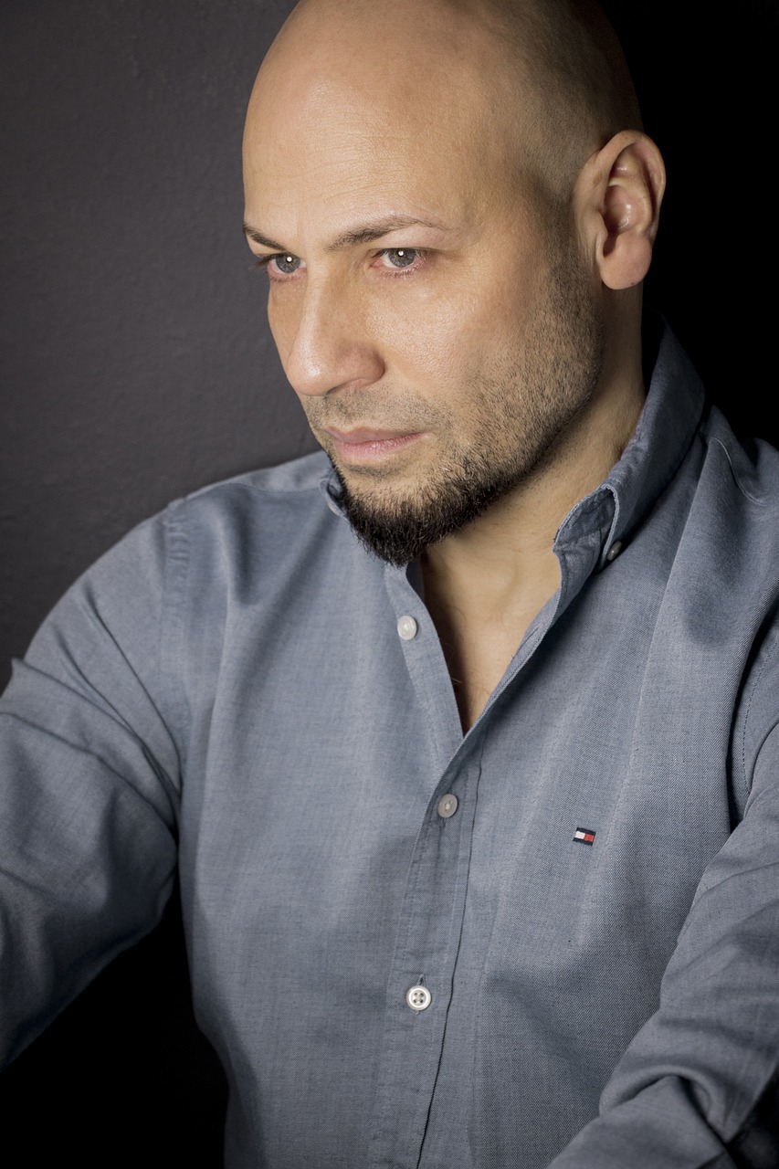 Па, можешь открыть окно - я хочу мусор выбросить!