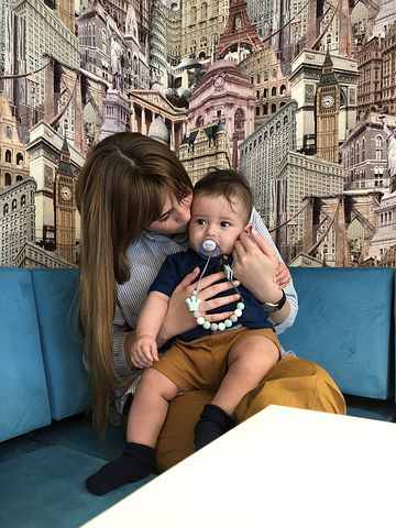 — Не стыдно? Надо помогать многодетным мамам! Своих детей не родила и сестре помочь не хочешь