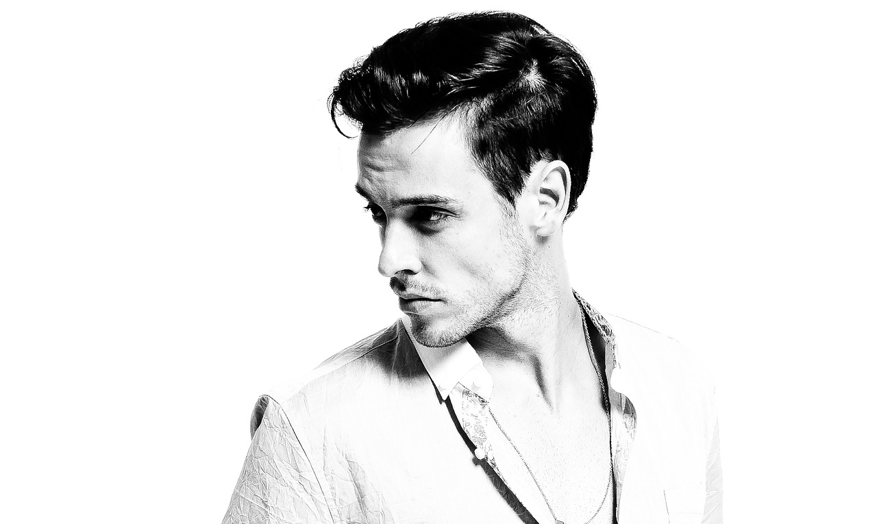 А зачем ему работать, если теща всю семью на себе тянет и молчит