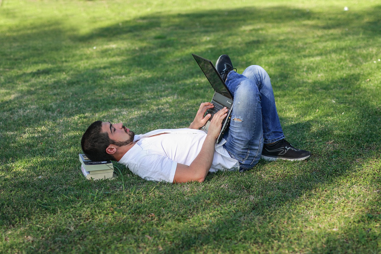 "Алиса взяла на работу сына бывшего мужа. Спустя 2 месяца со счетов фирмы пропали все деньги "