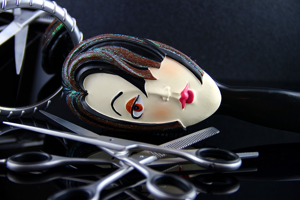 Женщины быстро превращаются из молодой женщины старуху. И таких множество.