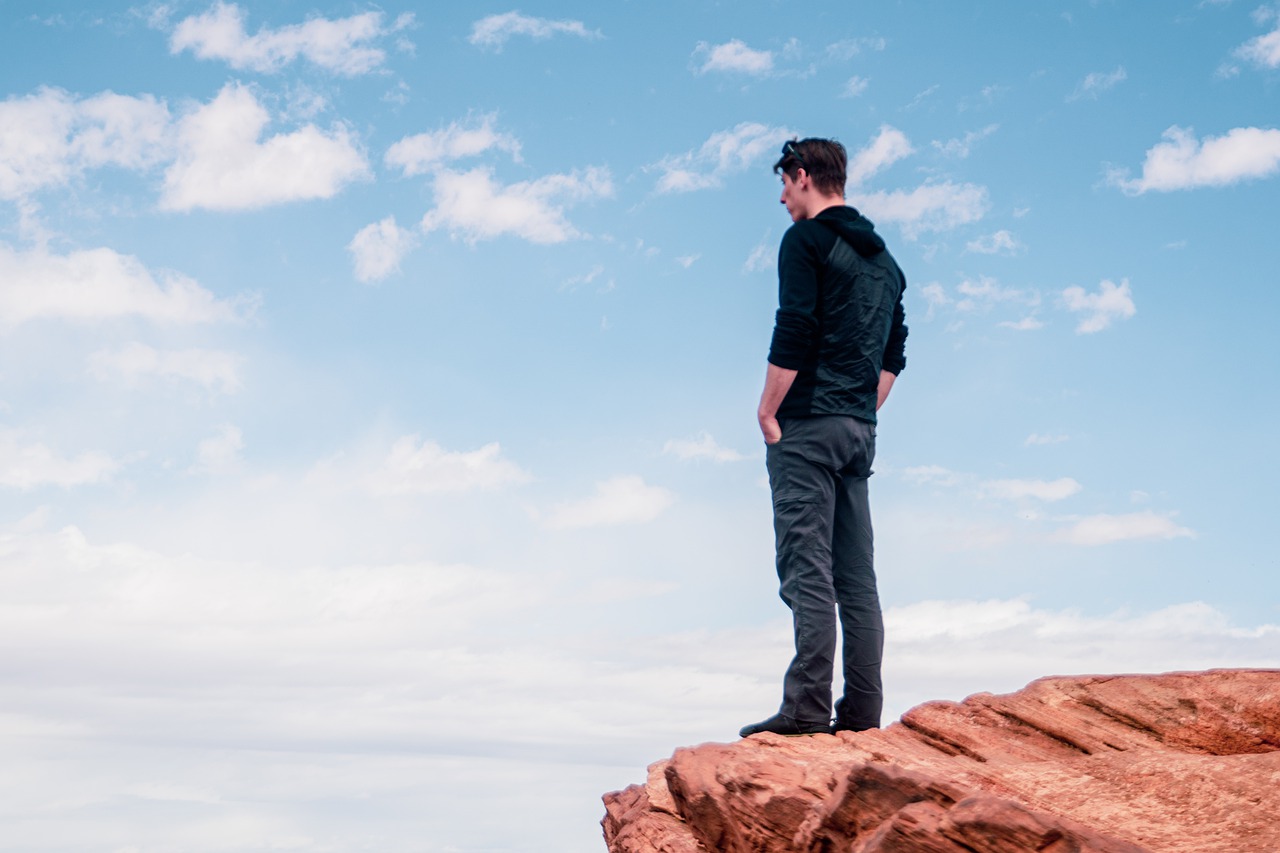 "Алиса взяла на работу сына бывшего мужа. Спустя 2 месяца со счетов фирмы пропали все деньги "