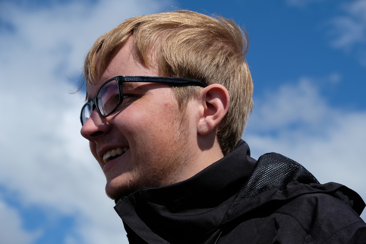 Па, можешь открыть окно - я хочу мусор выбросить!