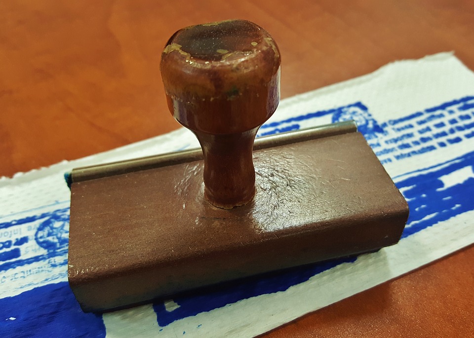 Не понимаю! Почему она так сделала? Мама оставила свою квартиру сиделке которую я для неё наняла.