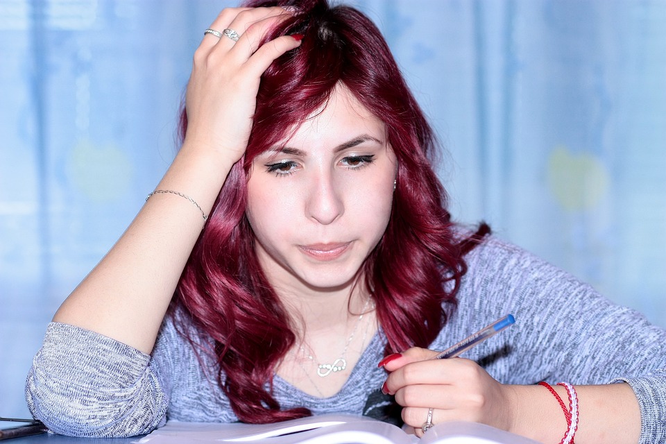 "Никогда у неё чисто в доме не бывает!"- жалуется Галина Ивановна. -"Я всё могу понять, но это уже ни в какие рамки"