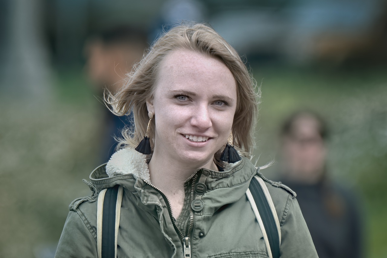 — Ты всегда на меня можешь рассчитывать! - Но она знала, что не закроет ее собой, не защитит