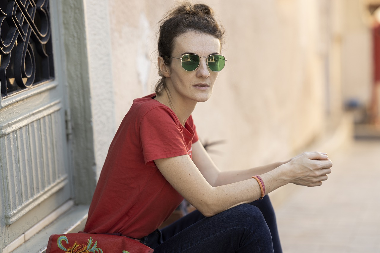 Пришла в гости, уберись. Ты должна хозяйкой хорошей быть