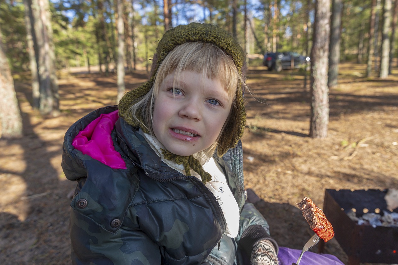 - Как я это своих внучек за стол усажу, а других домой отправлю? - Моя свекровь кормит соседей