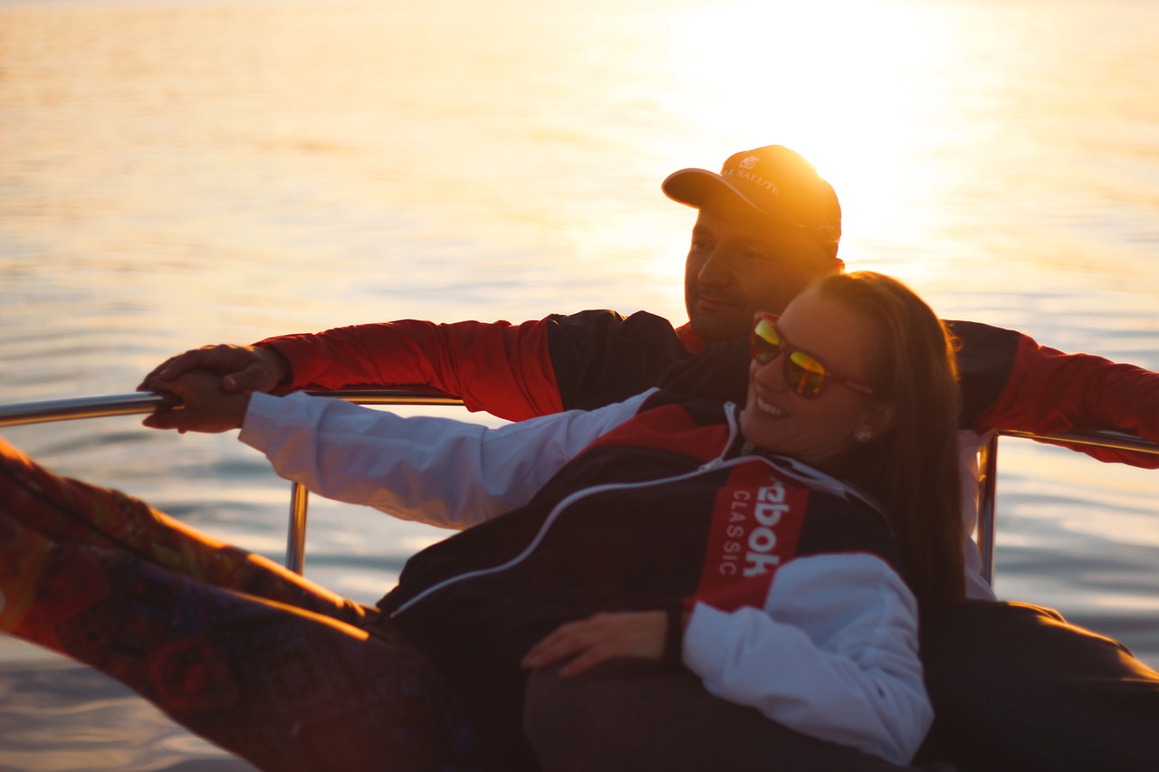 Я стыжусь супруга. Ведь я директор фирмы, а он простой рабочий