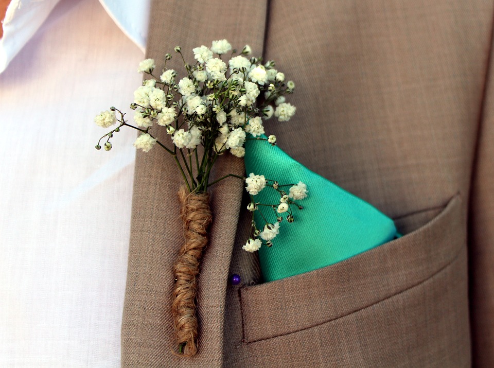 Владимир пришёл на свидание, но девушки не было. Он заглянул в телефон и увидел её сообщение.