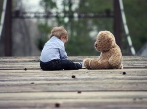Разъяренная Вера орала на своего семилетнего сына. "Да одеваюсь я, мам, одеваюсь." - отвечал Гена, а сам все вспоминал, что мама его не всегда такой была.