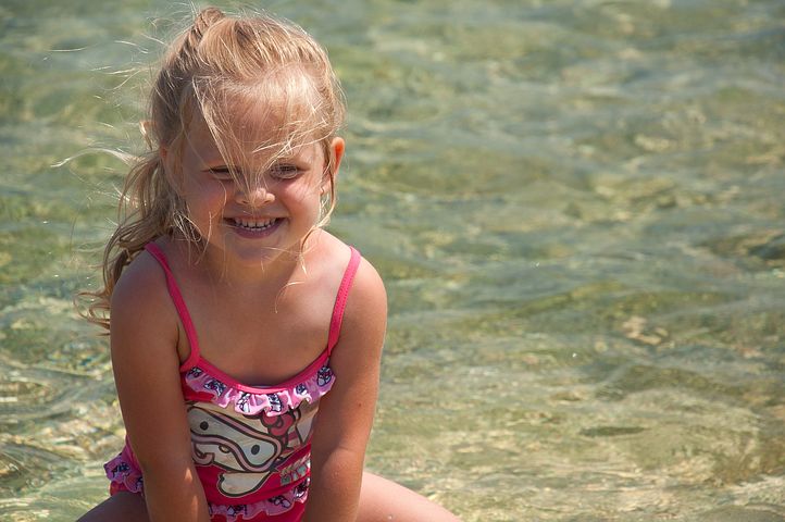 Невестка просто издевается над моей внучкой: она постоянно пугает ее тем, что отдаст в детский дом