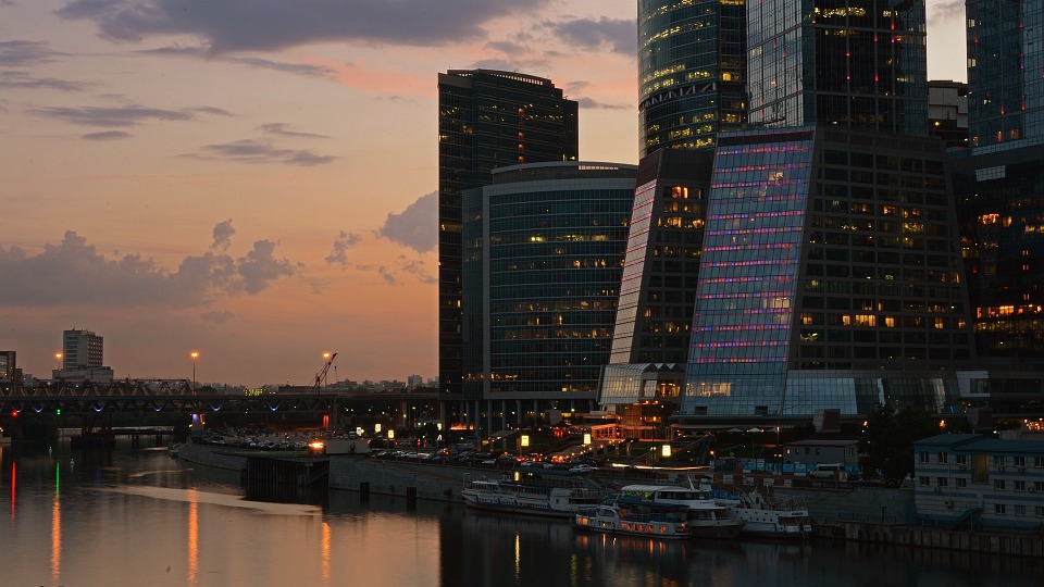 Остался с двумя чужими детьми на плечах, сам того не понимая. Такая жена попалась.