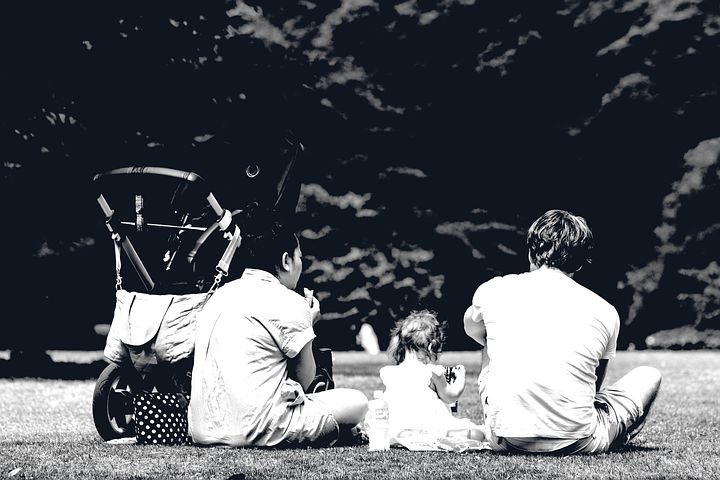 Супруг обижается - сын не признает его отца с матерью