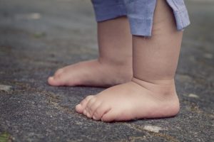 Родня отказалась забрать к себе сироту, и лишь родной дядя не дал девочке расти в приюте