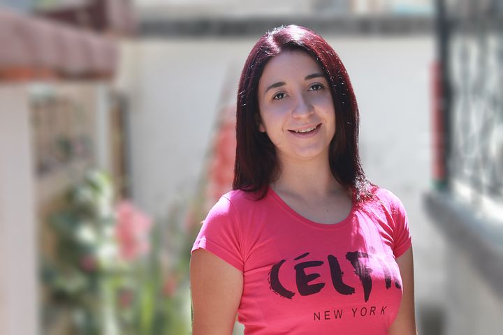 Пришла в гости, уберись. Ты должна хозяйкой хорошей быть