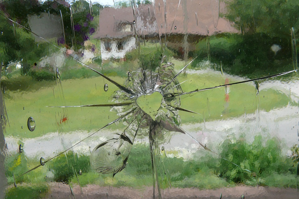 И зачем я только пошёл на этот корпоратив! Теперь не знаю как жене в глаза смотреть.