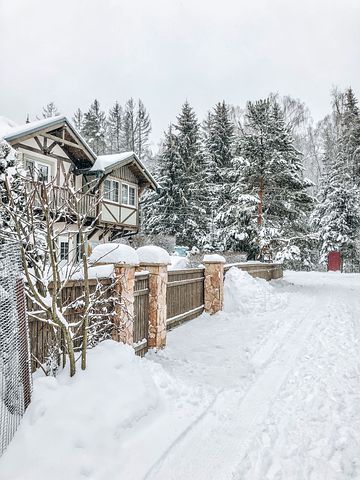 Сестра только посмеялась, когда я пообещал разобрать дом, а зря
