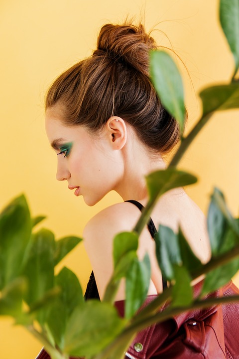 Наш Вадим ищет девушку с квартирой. А вот все мои знакомые девочки с жильём не торопятся сходиться с мужчинами.