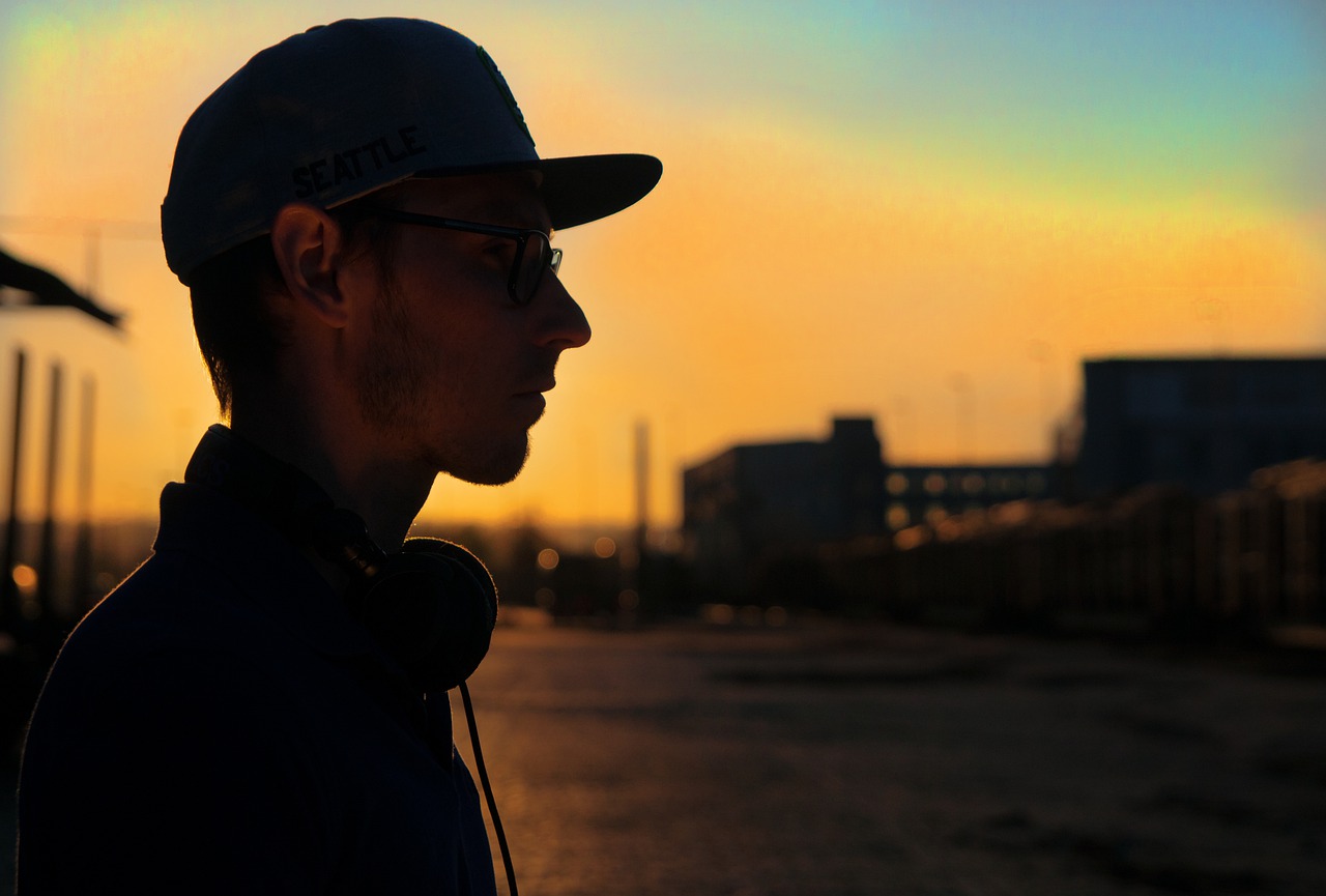 Как мальчик, который был изгоем в школе, стал настолько успешным